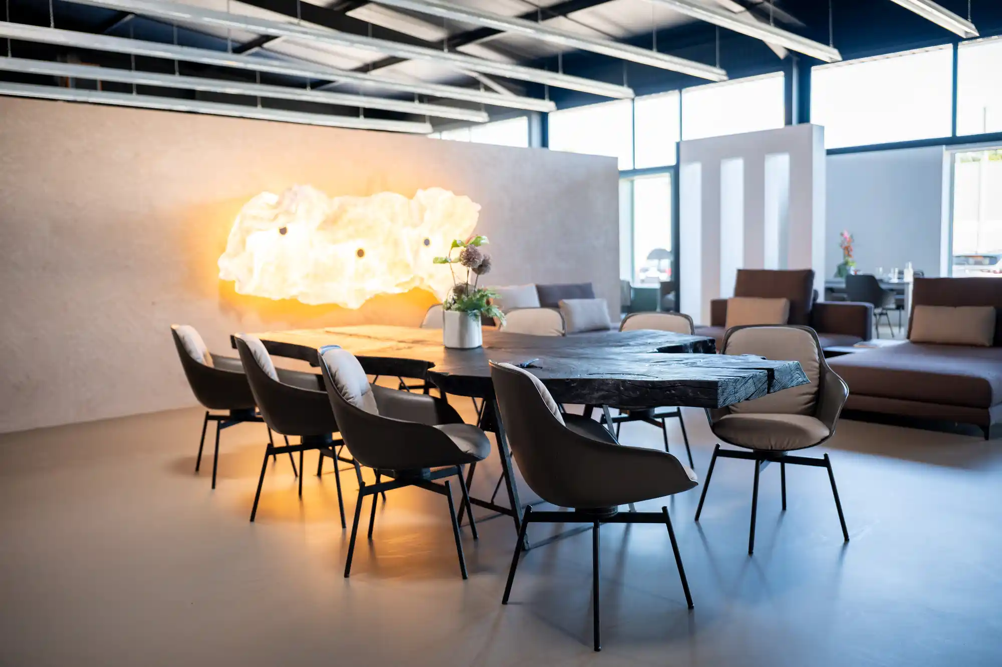 Lounge im Schickinger Showroom in Sinzheim – esstisch, stühle