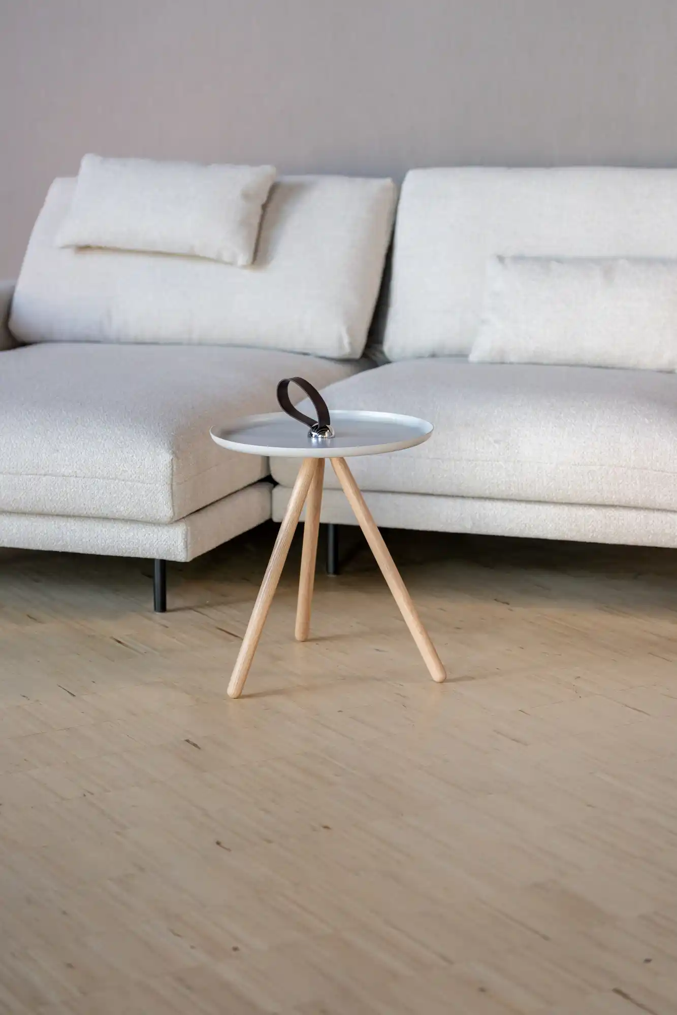 Wohnbereich im Schickinger Showroom in Sinzheim – sofa, beistelltisch